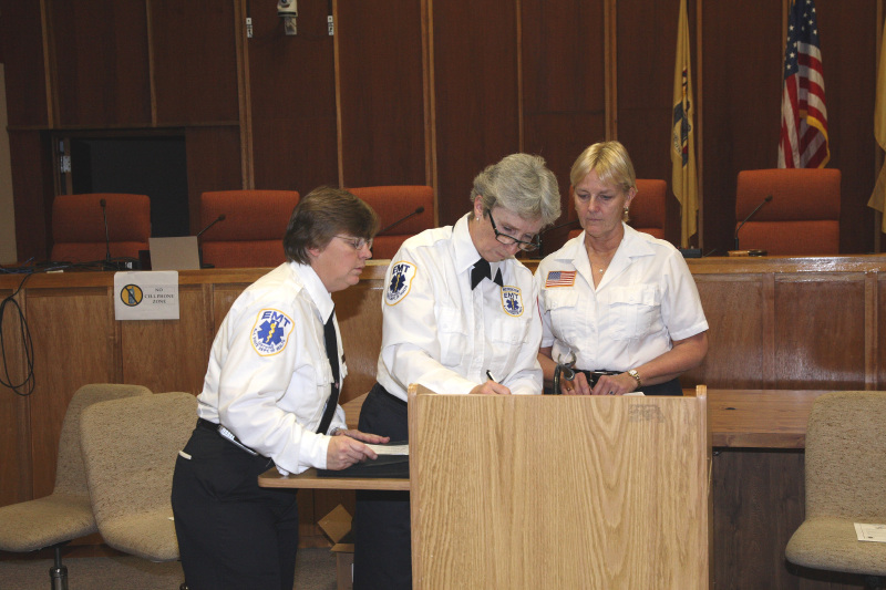 2008_emtgraduation/images_large/2008-11-18_squad_EMT_class_graduation_1_Cindy_Orlandi_Julie_Aberger_Alice_Freeman.jpg