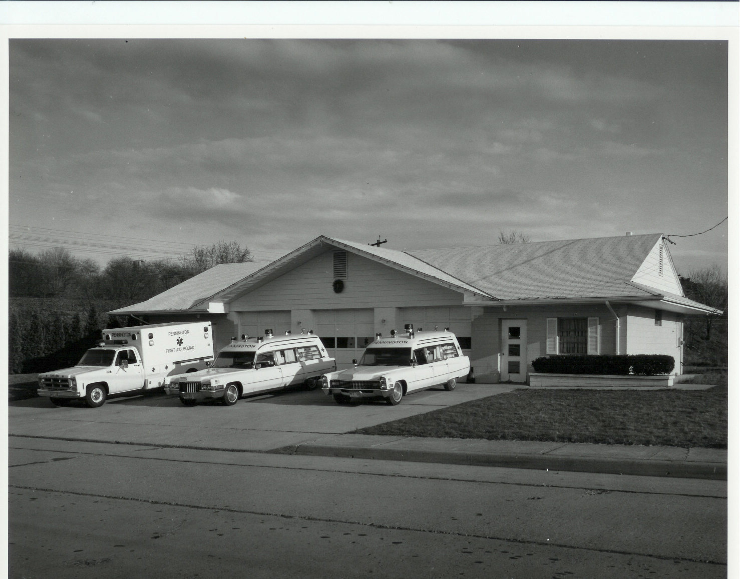 historic_photos/images_large/1975_GMC_1971_1967_Cadillac_ambulances.jpg