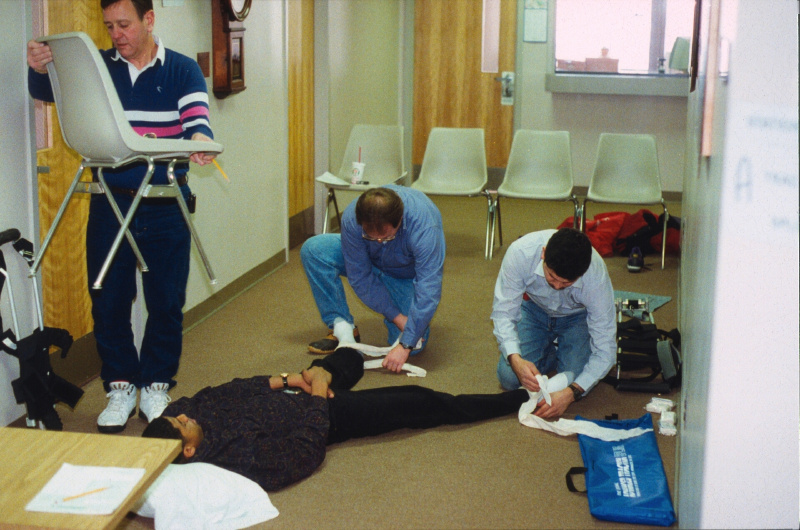 historic_photos/images_large/1993-3_EMT_exam_8_HARE_traction.jpg