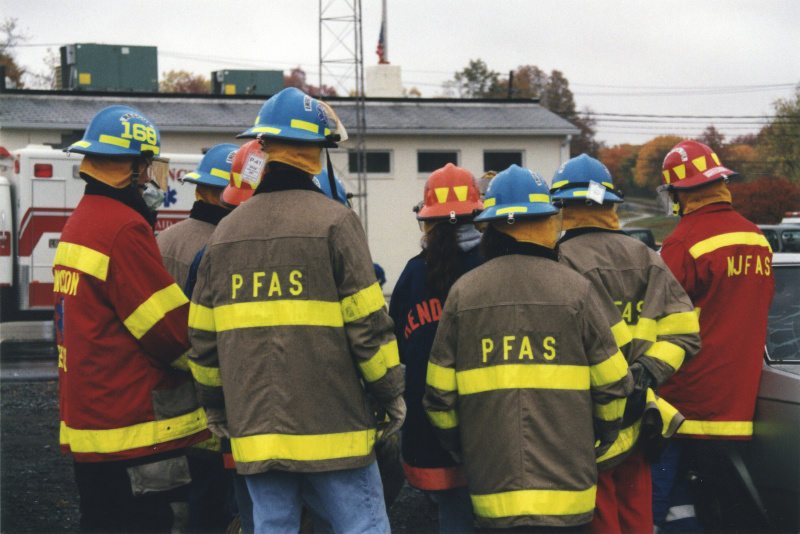 historic_photos/images_large/1997-10_EMT_class_extrication_4.jpg