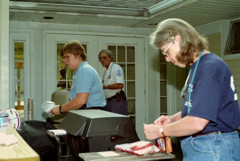 historic_photos/images_large/2004-8-3_picnic_3_Cindy_John_June_Guerard_barbecue.jpg