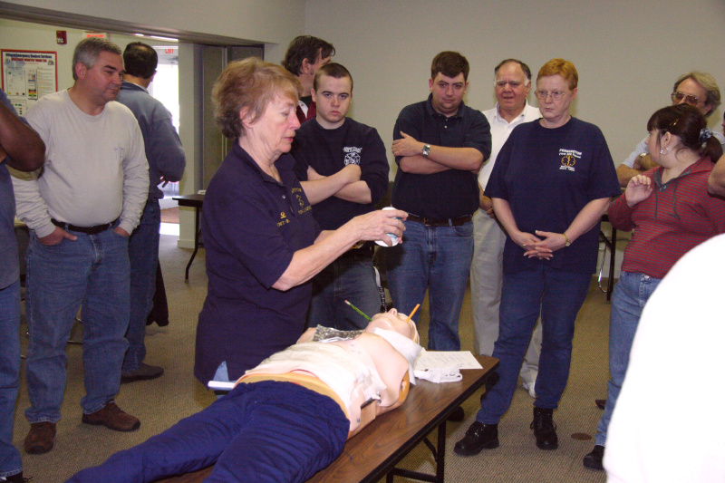 historic_photos/images_large/2005-4-10_core_13_1_Linda_Silver_punctures.jpg