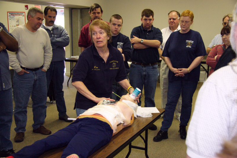 historic_photos/images_large/2005-4-10_core_13_2_Linda_Silver_punctures.jpg