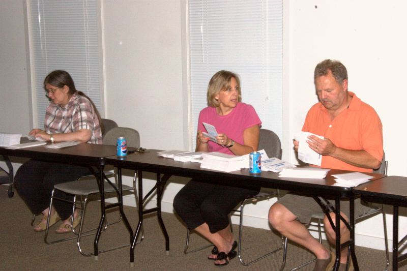 historic_photos/images_large/2005-6-24_fund_drive_3.jpg