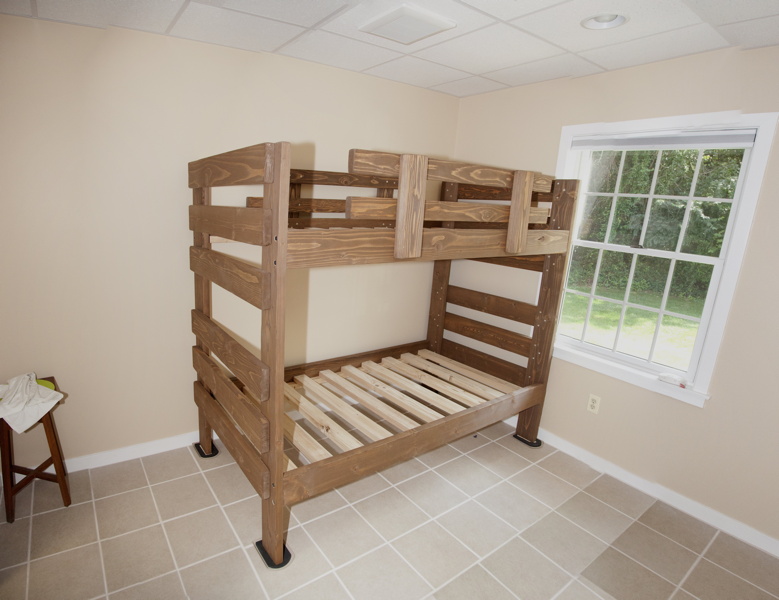 sleeping_quarters_construction/images_large/2013-09-05-bunkbed-5.jpg